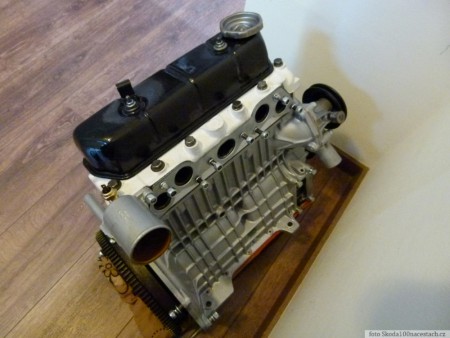 Hotový přetěsněný motor.